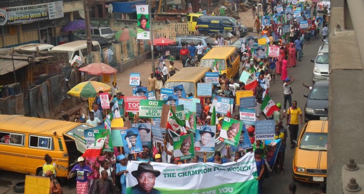 The supporters walking through the Ojuelegba axis in Surulere